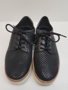 Vince Camuto Black Perforated Leather Oxford Platform Shoes Size 5
